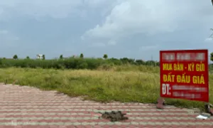 Kiến nghị tăng phạt với sàn giao dịch đẩy giá bất động sản Kiến nghị tăng phạt với sàn giao dịch đẩy giá bất động sản