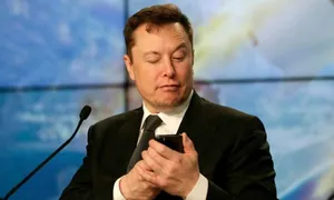 Elon Musk giải đáp về tin đồn điện thoại Tesla Elon Musk giải đáp về tin đồn điện thoại Tesla