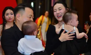 Phương Oanh, Shark Bình bế con lên thảm đỏ Ngôi sao của năm Phương Oanh, Shark Bình bế con lên thảm đỏ Ngôi sao của năm