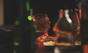Có nên dùng chung ly uống rượu? Có nên dùng chung ly uống rượu?
