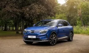 Ông Phạm Nhật Vượng dừng dịch vụ taxi bằng VinFast VF 8 Ông Phạm Nhật Vượng dừng dịch vụ taxi bằng VinFast VF 8