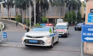 Cảnh sát hộ tống 4 tạng người chết não đi các nơi ghép cho bệnh nhân Cảnh sát hộ tống 4 tạng người chết não đi các nơi ghép cho bệnh nhân