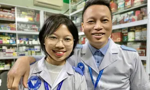 Bố trở thành đồng môn của con gái ở ĐH Y Bố trở thành đồng môn của con gái ở ĐH Y