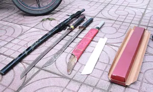 7 thanh niên vô cớ truy sát người đi đường 7 thanh niên vô cớ truy sát người đi đường