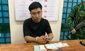 Giấu ma túy vào nội y, vượt biên về Việt Nam Giấu ma túy vào nội y, vượt biên về Việt Nam