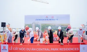 Tòa tháp Central Park Residences cất nóc vượt tiến độ