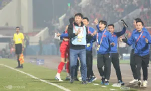 HLV Kim Sang-sik họp báo sau khi thắng Thái Lan HLV Kim Sang-sik họp báo sau khi thắng Thái Lan