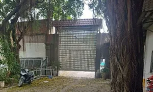 Cơ sở Đông y không phép đóng sập cửa khi bị kiểm tra Cơ sở Đông y không phép đóng sập cửa khi bị kiểm tra