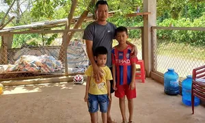 Hai nỗi đau của người bố đơn thân Hai nỗi đau của người bố đơn thân