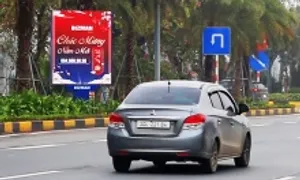 Đường Võ Nguyên Giáp 'khoác áo mới' với loạt màn hình LED Đường Võ Nguyên Giáp 'khoác áo mới' với loạt màn hình LED