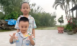 Những ngày giông bão của vợ chồng cứu con ung thư Những ngày giông bão của vợ chồng cứu con ung thư