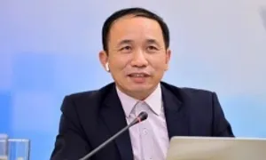 Cựu vụ phó ra tòa trong vụ án thiệt hại 17 tỷ đồng Cựu vụ phó ra tòa trong vụ án thiệt hại 17 tỷ đồng