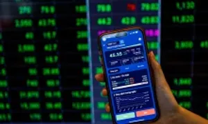 Cổ phiếu ngân hàng, bất động sản giúp VN-Index tăng vọt Cổ phiếu ngân hàng, bất động sản giúp VN-Index tăng vọt