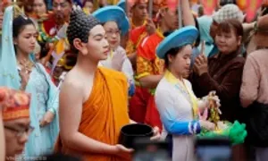 Hàng chục nghìn người dự lễ hội Quán Thế Âm Hàng chục nghìn người dự lễ hội Quán Thế Âm