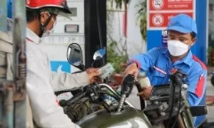Giá xăng RON 95 vượt 20.000 đồng một lít Giá xăng RON 95 vượt 20.000 đồng một lít