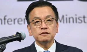 Phe đối lập Hàn Quốc trình kiến nghị luận tội quyền Tổng thống Phe đối lập Hàn Quốc trình kiến nghị luận tội quyền Tổng thống