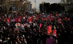 Hàng trăm nghìn người biểu tình phản đối bắt Thị trưởng Istanbul Hàng trăm nghìn người biểu tình phản đối bắt Thị trưởng Istanbul