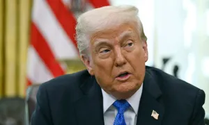 Ông Trump muốn bỏ tiền túi trả công làm thêm giờ cho hai phi hành gia Ông Trump muốn bỏ tiền túi trả công làm thêm giờ cho hai phi hành gia