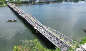 Những cây cầu nối đôi bờ sông Hương Những cây cầu nối đôi bờ sông Hương