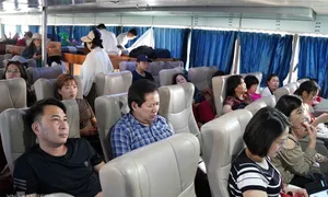 Khách đi Côn Đảo đặt tàu cao tốc - máy bay lên 'bàn cân' Khách đi Côn Đảo đặt tàu cao tốc - máy bay lên 'bàn cân'