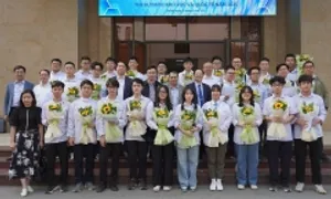 37 học sinh vào đội tuyển thi Olympic khu vực và quốc tế 37 học sinh vào đội tuyển thi Olympic khu vực và quốc tế