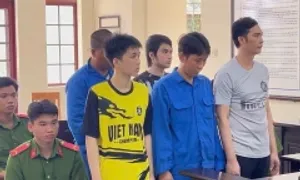 Kẻ cầm đầu vụ 'bay lắc' trong nhà tạm giam bị phạt 13 năm tù Kẻ cầm đầu vụ 'bay lắc' trong nhà tạm giam bị phạt 13 năm tù