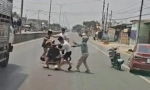 Tôi cảm hóa hai thanh niên hung hăng sau va chạm giao thông Tôi cảm hóa hai thanh niên hung hăng sau va chạm giao thông