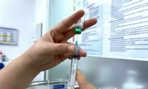 Tiêm gộp cúm và zona thần kinh cùng lúc được không? Tiêm gộp cúm và zona thần kinh cùng lúc được không?