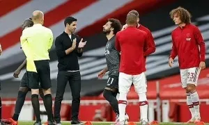 Arsenal sắp phải xếp hàng vỗ tay chúc mừng Liverpool Arsenal sắp phải xếp hàng vỗ tay chúc mừng Liverpool