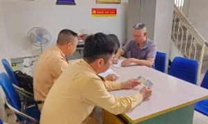 Bị phạt 11 triệu đồng, tước bằng lái 3 tháng vì đâm hỏng gác chắn đường sắt Bị phạt 11 triệu đồng, tước bằng lái 3 tháng vì đâm hỏng gác chắn đường sắt