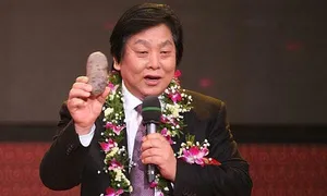 Cuộc đời huyền thoại của tỷ phú chỉ biết 200 chữ Cuộc đời huyền thoại của tỷ phú chỉ biết 200 chữ