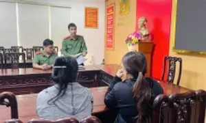 Hai phụ nữ bị phạt 15 triệu đồng vì đăng tin thất thiệt 'bắt cóc trẻ em' Hai phụ nữ bị phạt 15 triệu đồng vì đăng tin thất thiệt 'bắt cóc trẻ em'
