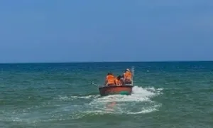 Cảnh sát ra biển vây bắt kẻ ngáo đá Cảnh sát ra biển vây bắt kẻ ngáo đá