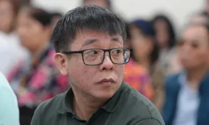 Ông chủ vàng Phú Cường khóc vì 'làm nhiều người liên lụy' Ông chủ vàng Phú Cường khóc vì 'làm nhiều người liên lụy'