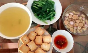 Bữa cơm 50.000 đồng toàn rau, đậu, cà vì thịt heo tăng giá 40% Bữa cơm 50.000 đồng toàn rau, đậu, cà vì thịt heo tăng giá 40%