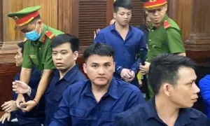 9 người bị tuyên tử hình trong vụ chuyển 91 kg ma túy về Việt Nam 9 người bị tuyên tử hình trong vụ chuyển 91 kg ma túy về Việt Nam
