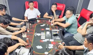 Cảnh sát đột kích sòng bạc Poker trong tiệm bida Cảnh sát đột kích sòng bạc Poker trong tiệm bida