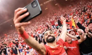 Salah phá kỷ lục ghi bàn của Aguero Salah phá kỷ lục ghi bàn của Aguero