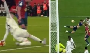 Trọng tài bỏ qua bốn quả phạt đền của Barca Trọng tài bỏ qua bốn quả phạt đền của Barca