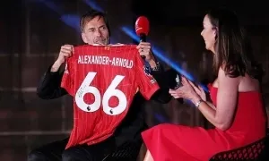 Klopp tắt tivi khi CĐV Liverpool la ó Alexander-Arnold Klopp tắt tivi khi CĐV Liverpool la ó Alexander-Arnold