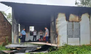 Sét đánh cháy nhà dân Sét đánh cháy nhà dân