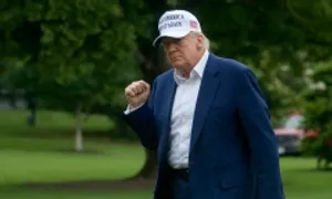 Ông Trump muốn điều tra 'âm mưu che giấu bệnh tình của ông Biden' Ông Trump muốn điều tra 'âm mưu che giấu bệnh tình của ông Biden'