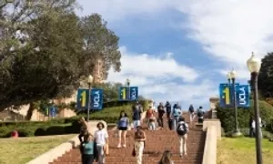 Mỹ nối lại phỏng vấn visa cho du học sinh