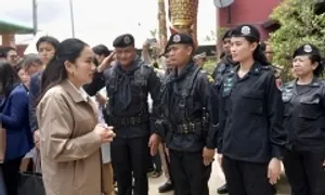Thủ tướng Thái Lan thăm thị trấn giáp biên giới Campuchia Thủ tướng Thái Lan thăm thị trấn giáp biên giới Campuchia