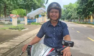 Trưởng thôn 47 tuổi lần đầu thi tốt nghiệp THPT Trưởng thôn 47 tuổi lần đầu thi tốt nghiệp THPT