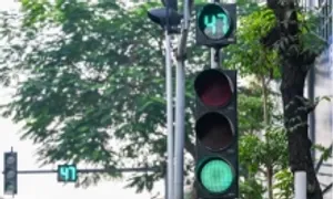 Ngã ba Hoàng Minh Giám - Đào Duy Anh ùn tắc vì 'không ai nhường ai' Ngã ba Hoàng Minh Giám - Đào Duy Anh ùn tắc vì 'không ai nhường ai'