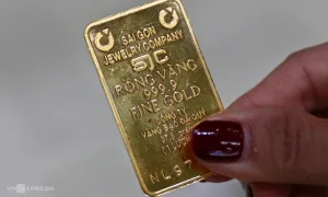 Giá vàng miếng neo quanh 124 triệu đồng một lượng Giá vàng miếng neo quanh 124 triệu đồng một lượng