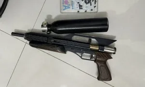 Cuộc hỗn chiến của 30 quái xế, bắn nhầm người vô can ở Hà Nội Cuộc hỗn chiến của 30 quái xế, bắn nhầm người vô can ở Hà Nội