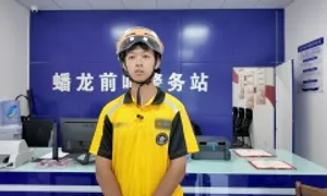 Thấy chữ viết bằng máu trên gối, shipper cứu người phụ nữ mắc kẹt Thấy chữ viết bằng máu trên gối, shipper cứu người phụ nữ mắc kẹt