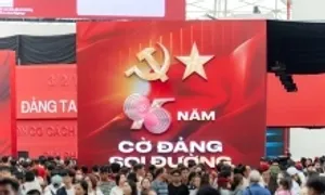 Triển lãm quốc gia vẫn đông nghịt khách sau khi mở thêm 10 ngày